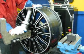 Hvilke hjul å velge for sommer- og vinterbruk: støpt og stemplet