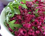 How many calories are in boiled beets with butter or sour cream and garlic (with mayonnaise)