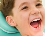 Varför du eller en annan person kanske drömmer om vackra vita tänder: tolkning av drömboken