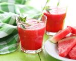 Apakah mungkin makan semangka saat menurunkan berat badan di malam hari, kandungan kalorinya